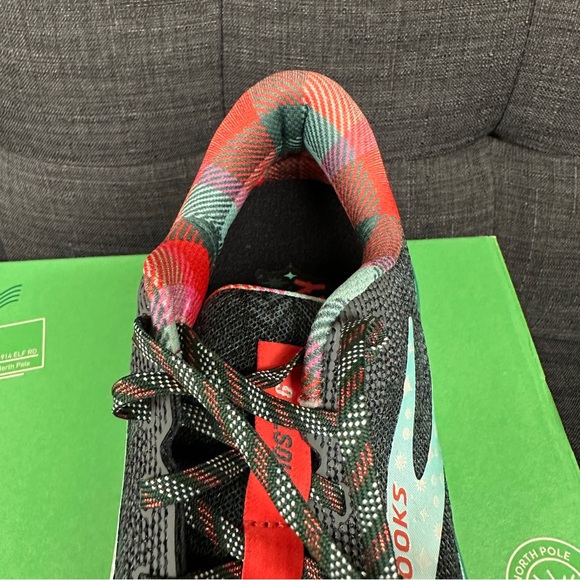 NIB Brooks Run Merry Shoes - Size 10 - Ghost 16 - Picture 4 of 16